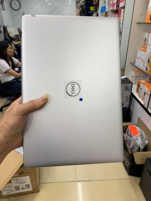 Dell Ins 5498 i5 gen 10 ram 8 ssd 256 FHD VGA